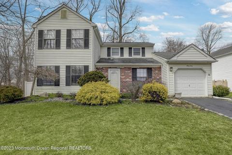 69 Mariners Cv, Freehold, NJ 07728