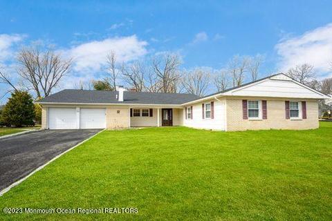 2 Belaire Rd, Marlboro, NJ 07746