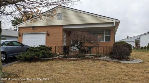 9 Sabinas St, Toms River, NJ 08757