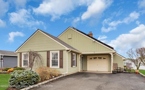 12 Edgeware Pl, Manchester, NJ 08759