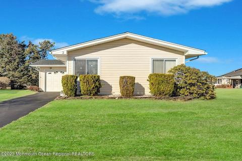 2 Jeffers Ct, Brick, NJ 08724