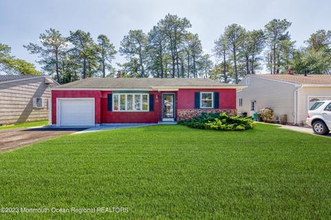 52 Auburn Rd, Toms River, NJ 08757