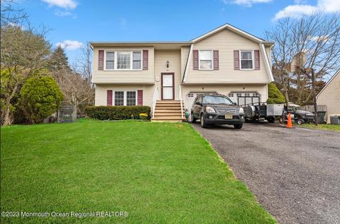 4 Priscilla Ln, Howell, NJ 07731