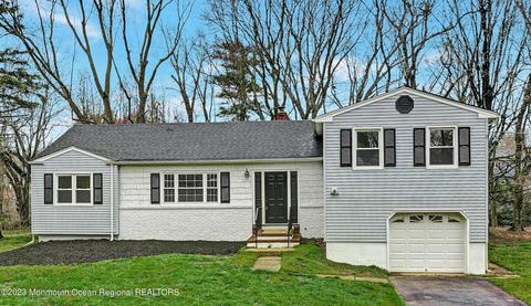 208 Overbrook Dr, Freehold, NJ 07728