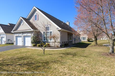 43 Sequoia Pkwy, Ocean, NJ 07712