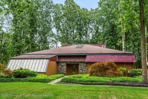 56 Lemon Rd, Farmingdale, NJ 07727