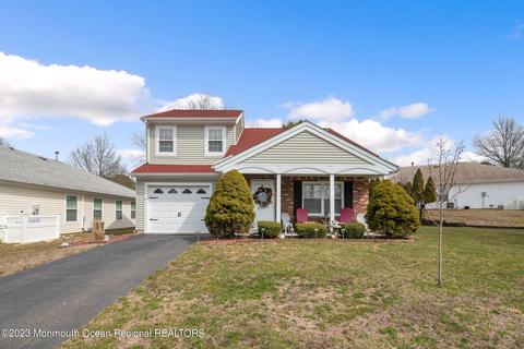 18 Willow Dr, Barnegat, NJ 08005