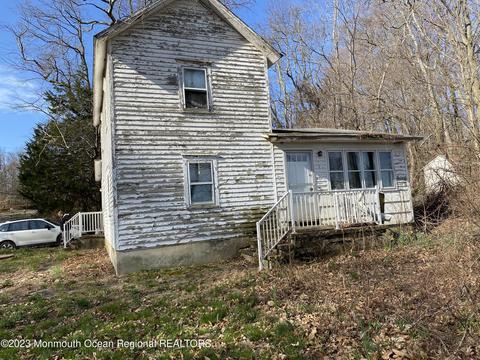 97 Iron Ore Rd, Englishtown, NJ 07726