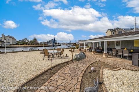 101 Sylvia Ln, Beach Haven West, NJ 08050