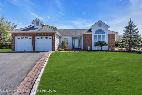 7 Rugby Ct, Toms River, NJ 08757