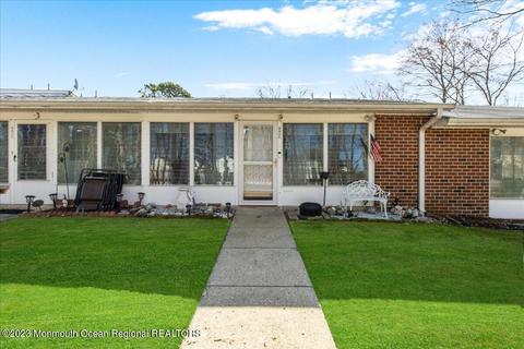 882 Balmoral Ct # e, Lakewood, NJ 08701