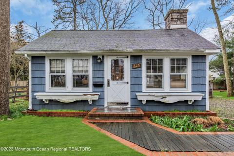 625 Cable Ave, Beachwood, NJ 08722