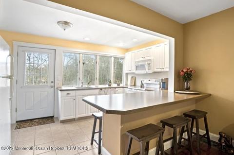 291 Crescent Ave, Jackson, NJ 08527