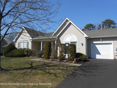 10 Sunnybrook Ln, Lakewood, NJ 08701