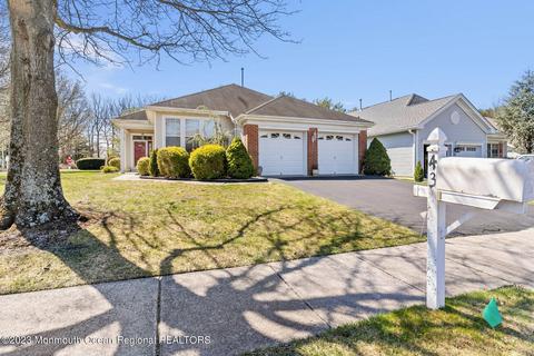 43 Bellflower Dr, Lakewood, NJ 08701