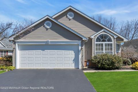 37 Strawberry Ln, Lakewood, NJ 08701