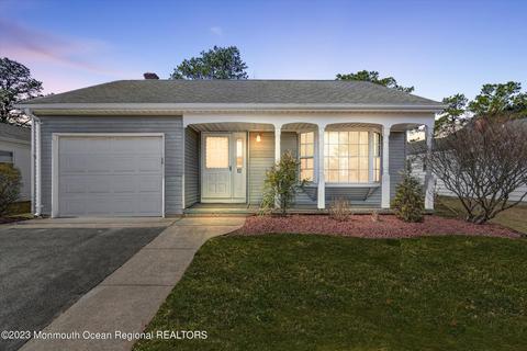 12 Tropicana Ct, Toms River, NJ 08757