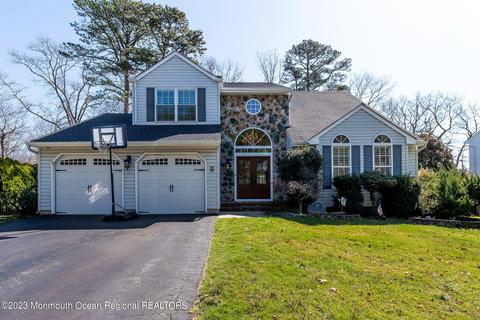 9 Brushy Neck Dr, Brick, NJ 08724