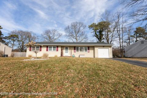 304 Farragut Dr, Forked River, NJ 08731