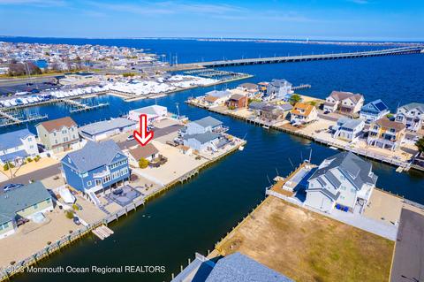 29 Cruiser Ct, Toms River, NJ 08753
