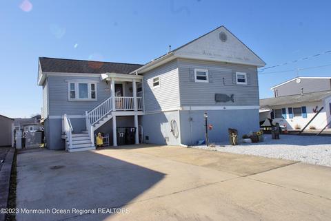 17 Lake Superior Dr, Little Egg Harbor, NJ 08087
