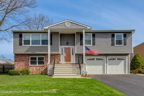 107 Pine Needle St, Howell, NJ 07731
