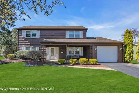 14 Ivanhoe Ln, Aberdeen, NJ 07747