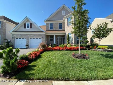 43 Tournament Dr, Monroe, NJ 08831