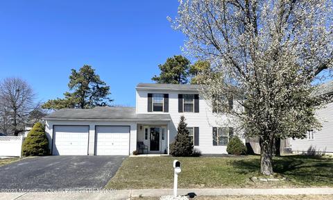 16 Fern Hollow Rd, Howell, NJ 07731