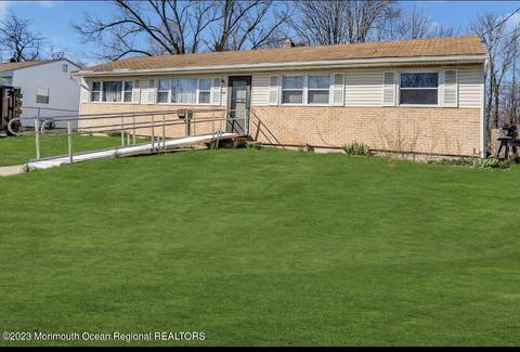 104 Belmont Dr, Toms River, NJ 08757