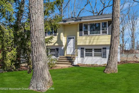 38 Spruce Rd, Howell, NJ 07731