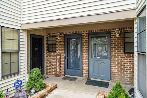 2608 Lighthouse Ln, Parlin, NJ 08859