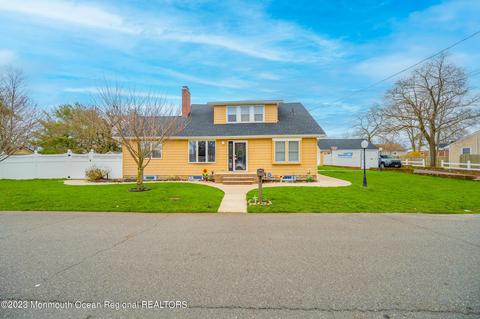 521 Cable Ave, Beachwood, NJ 08722