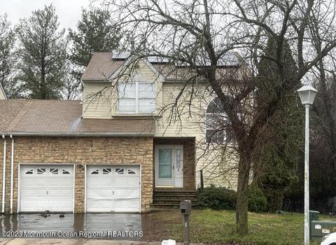 8 Hummingbird Ct, Marlboro, NJ 07746