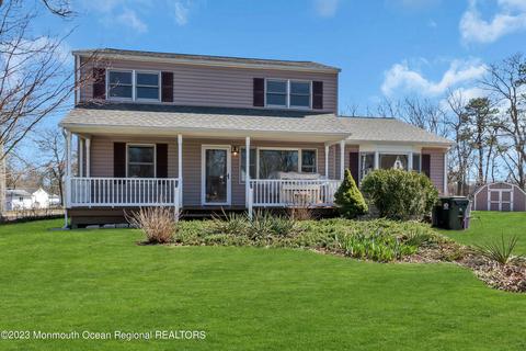 26 Hemlock Rd, Howell, NJ 07731
