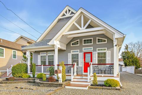22 Pershing Blvd, Lavallette, NJ 08735