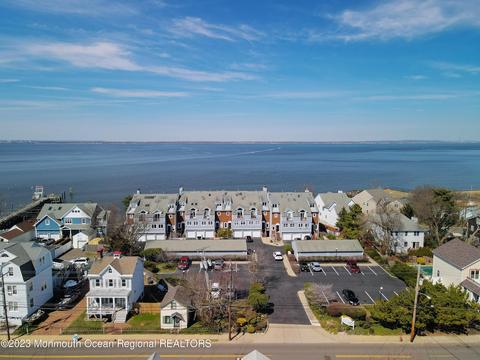 135 1st St #2D, Keyport, NJ 07735