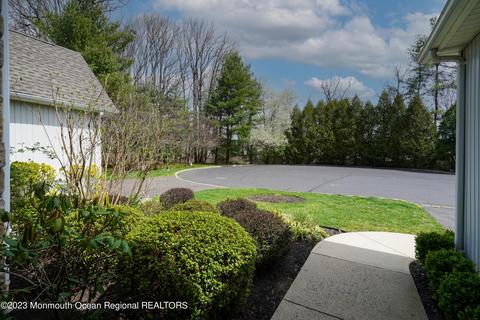 28 Hickory Ln, Little Silver, NJ 07739