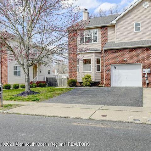 34 Sanford St, Manalapan, NJ 07726