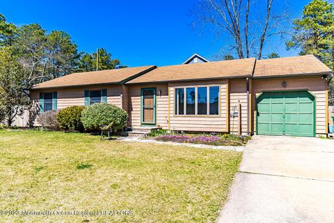 1101 Grinnell Ave, Toms River, NJ 08757