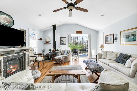 63 Grand Ave, Toms River, NJ 08753