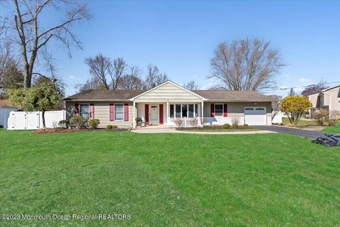 5 Saratoga Dr, Manalapan, NJ 07726