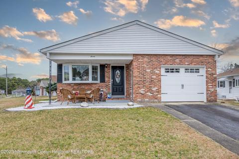 7 San Jacinto St, Toms River, NJ 08757