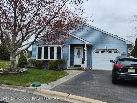 3 Westbrook Ct, Whiting, NJ 08759