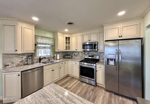1100 Edgebrook Dr S, Toms River, NJ 08757