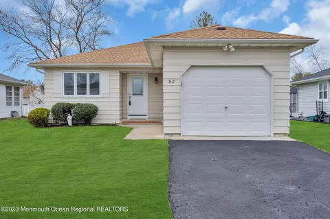 82 Bonaire Dr, Toms River, NJ 08757