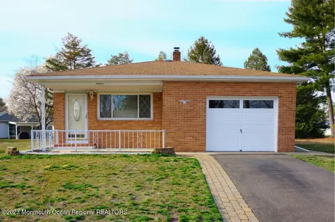 16 Nevis Ct, Toms River, NJ 08757