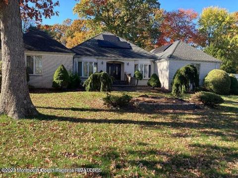 10 Autumn Ln, Freehold, NJ 07728