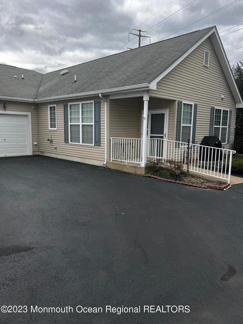 7 Winkle Ct, Whiting, NJ 08759