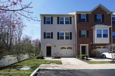 306 Zilinski Dr, Belford, NJ 07718